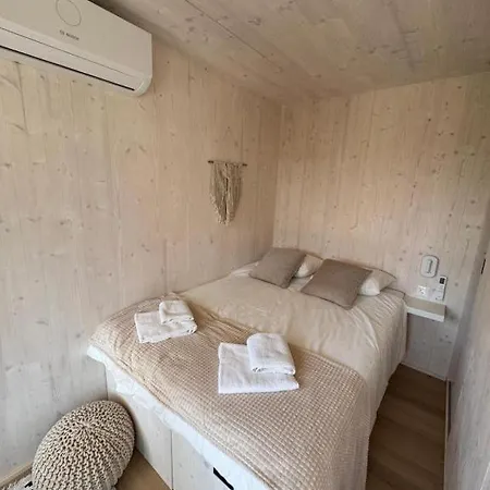 10gardens Mobile No 4 With Sauna And Jacuzzi Holiday home *