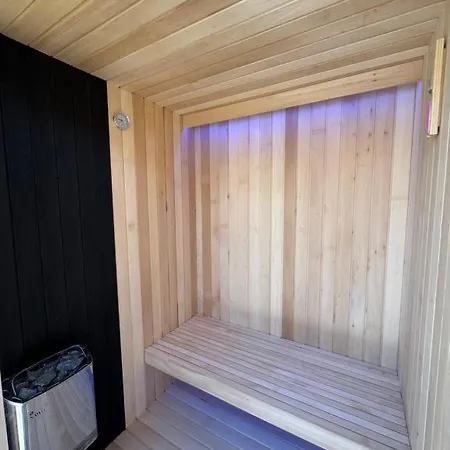 Holiday home 10gardens Mobile No 4 With Sauna And Jacuzzi