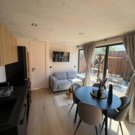 10gardens Mobile No 4 With Sauna And Jacuzzi
